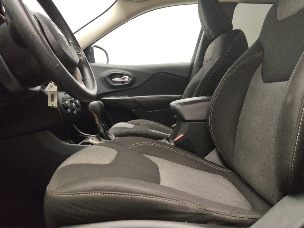 Used 2015 Jeep Cherokee Sport FWD image 17
