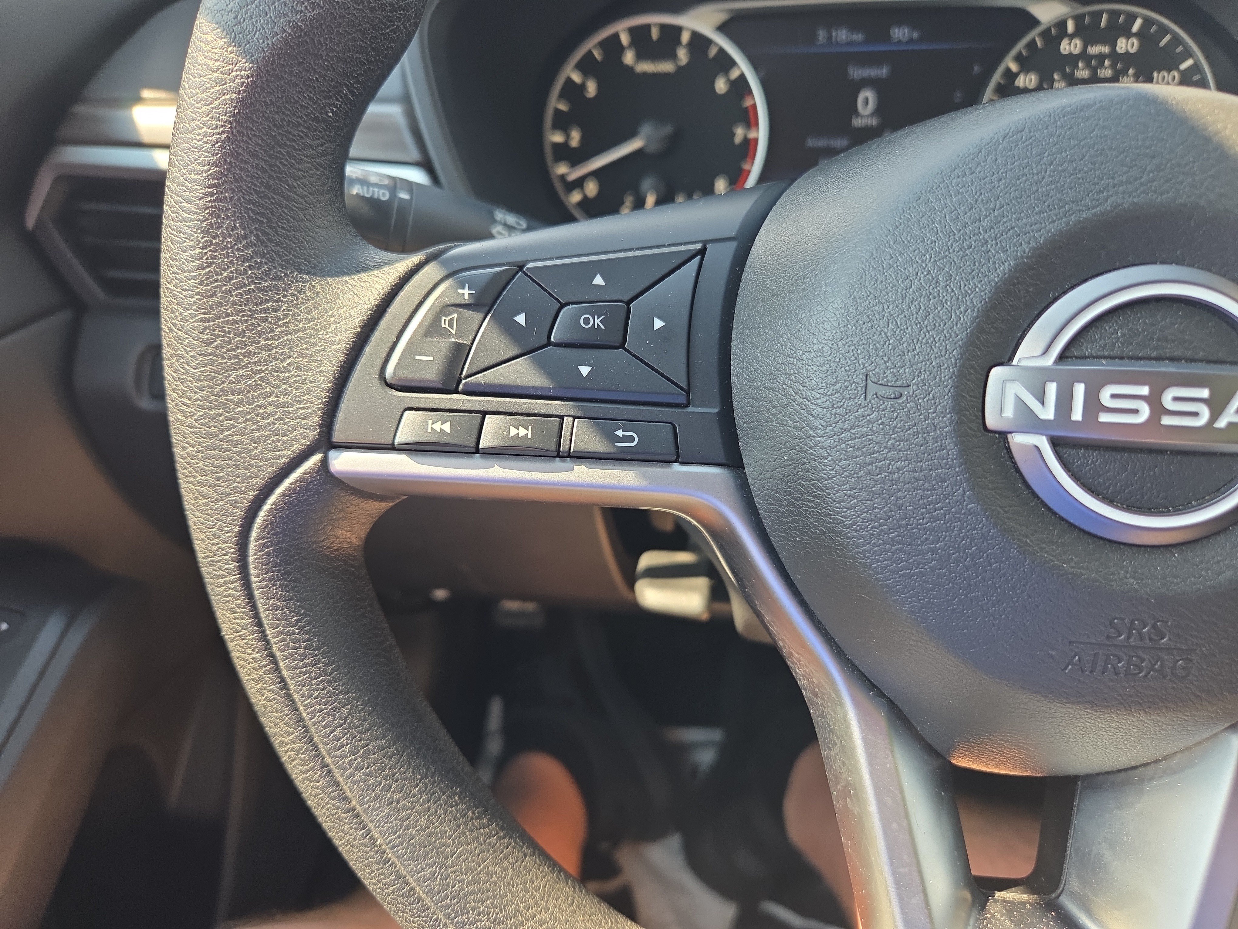 Used 2025 Nissan Altima 2.5 SV FWD image 18