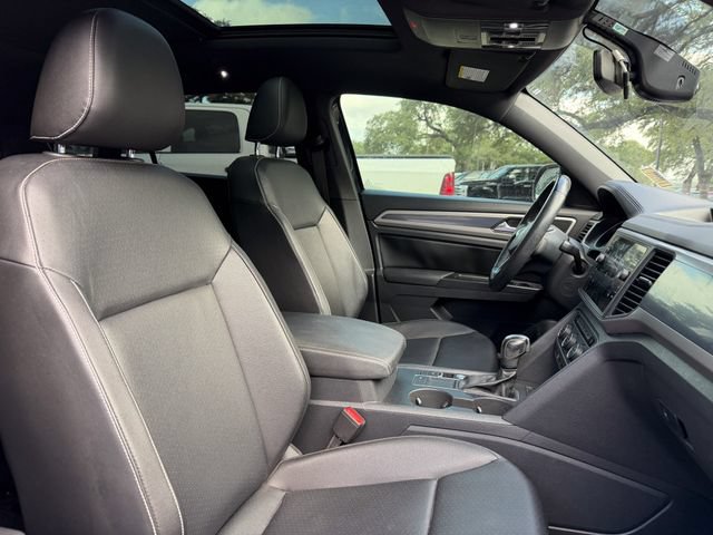 Used 2020 Volkswagen Atlas Cross Sport SE w/ Panoramic Sunroof Package FWD image 15