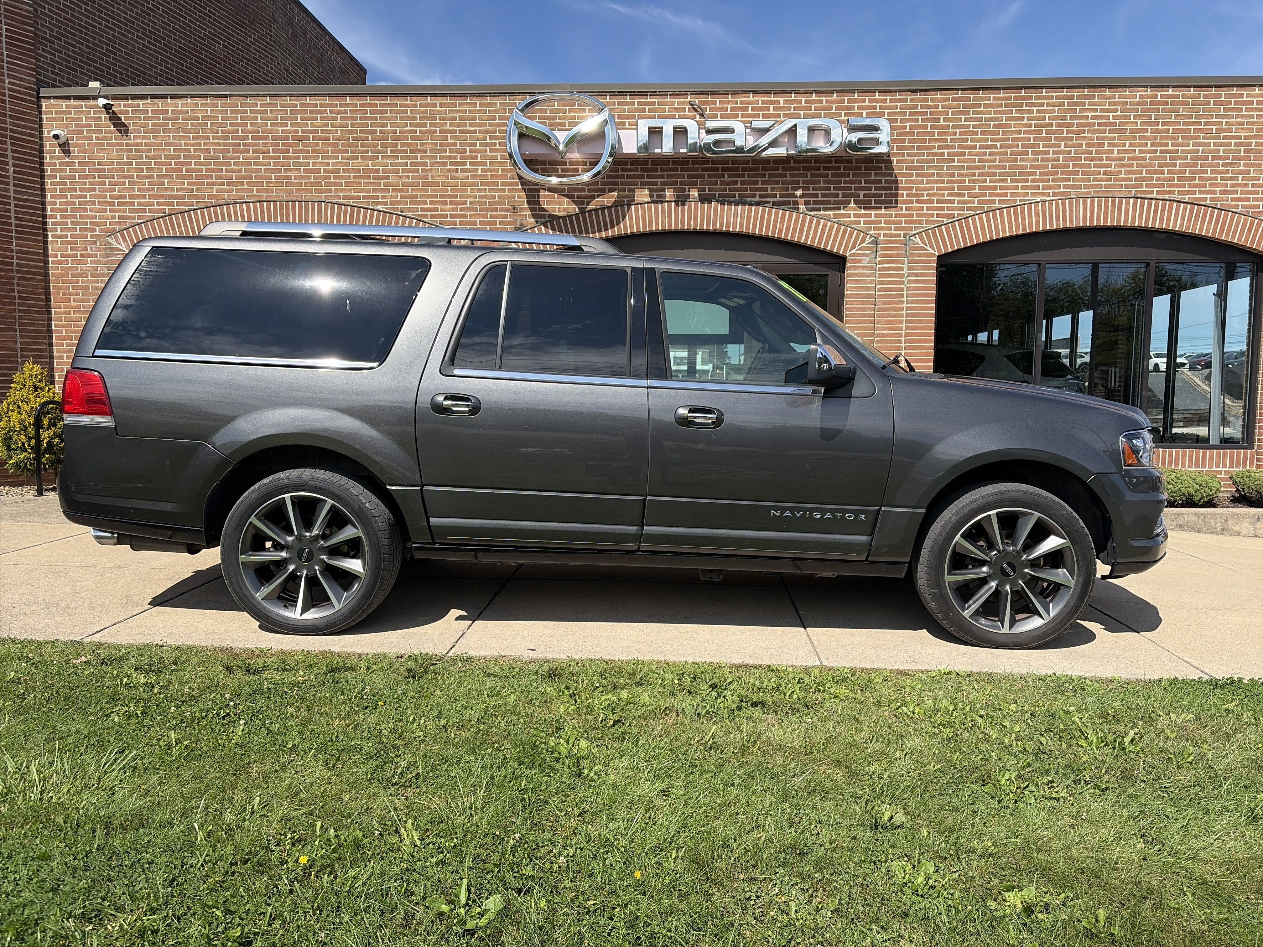 Used 2017 Lincoln Navigator L Reserve AWD/4WD image 26