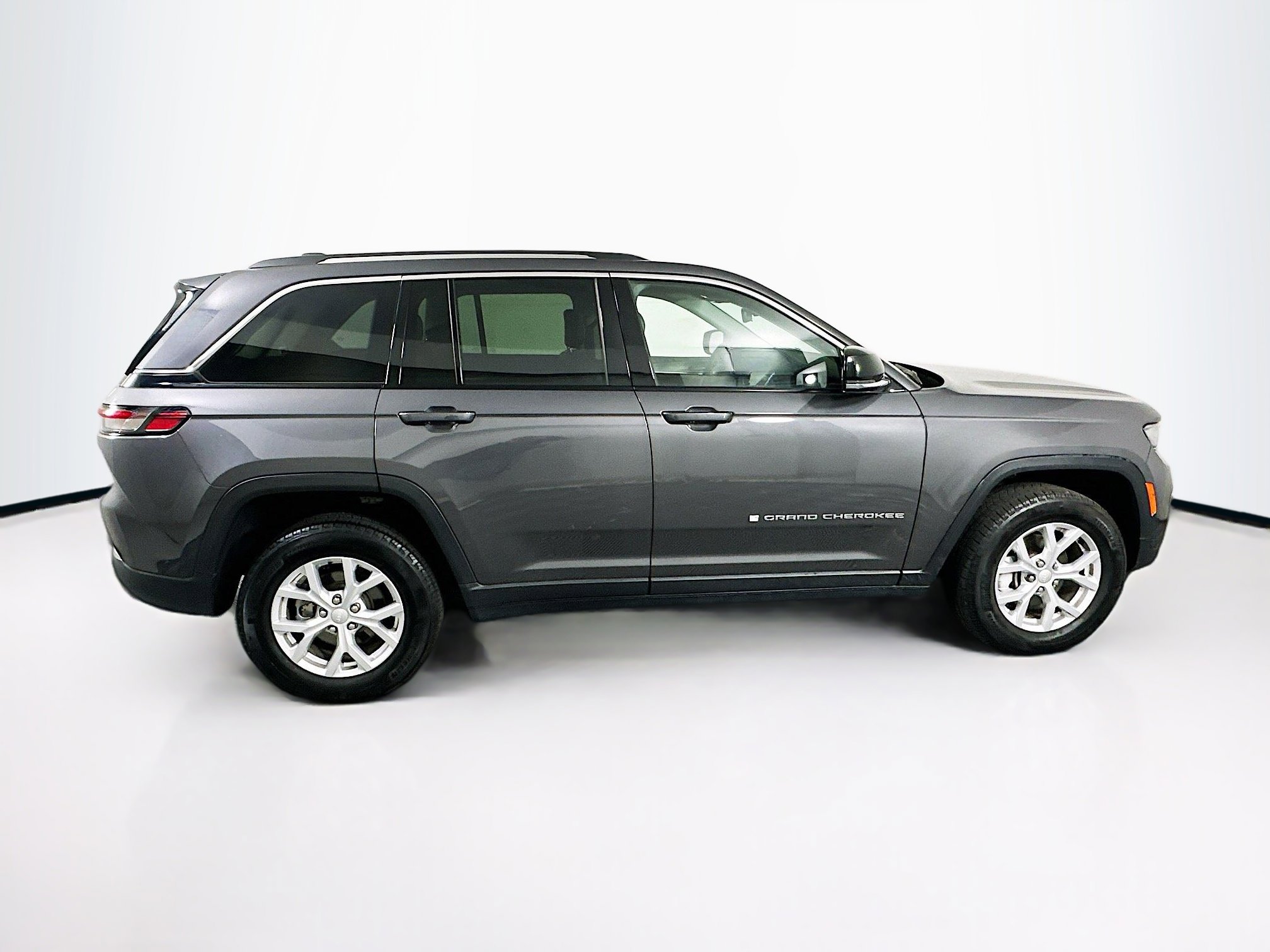 Used 2023 Jeep Grand Cherokee Limited image 10