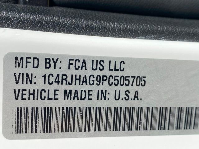 Used 2023 Jeep Grand Cherokee Laredo w/ Luxury Tech Group I AWD/4WD image 29