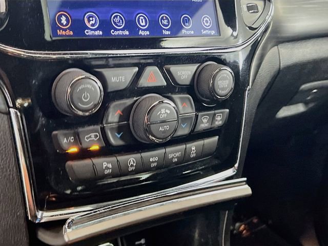 Used 2021 Jeep Grand Cherokee Laredo X RWD image 16
