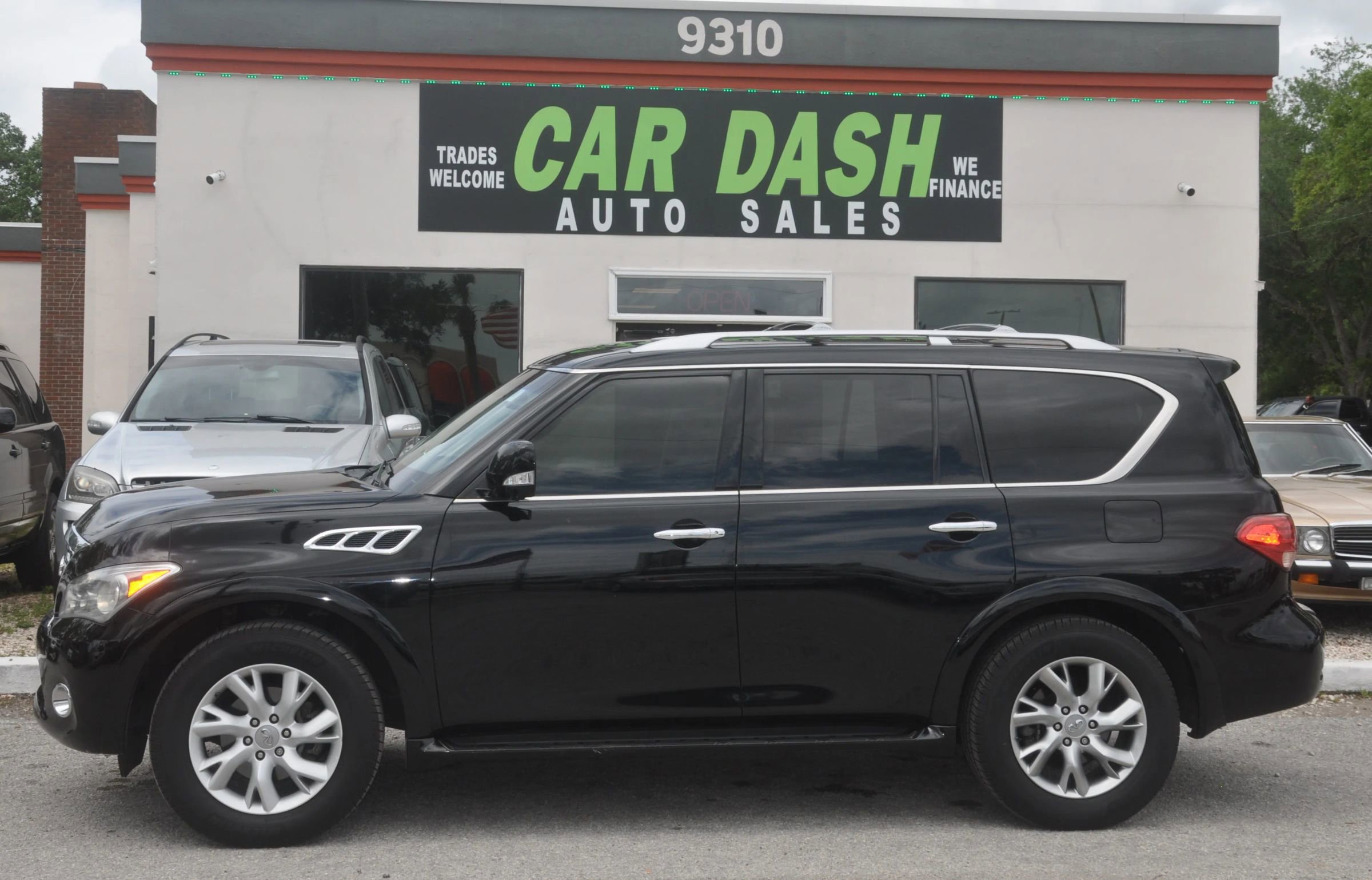 Used 2013 INFINITI QX56 2WD w/ Theater Pkg image 12