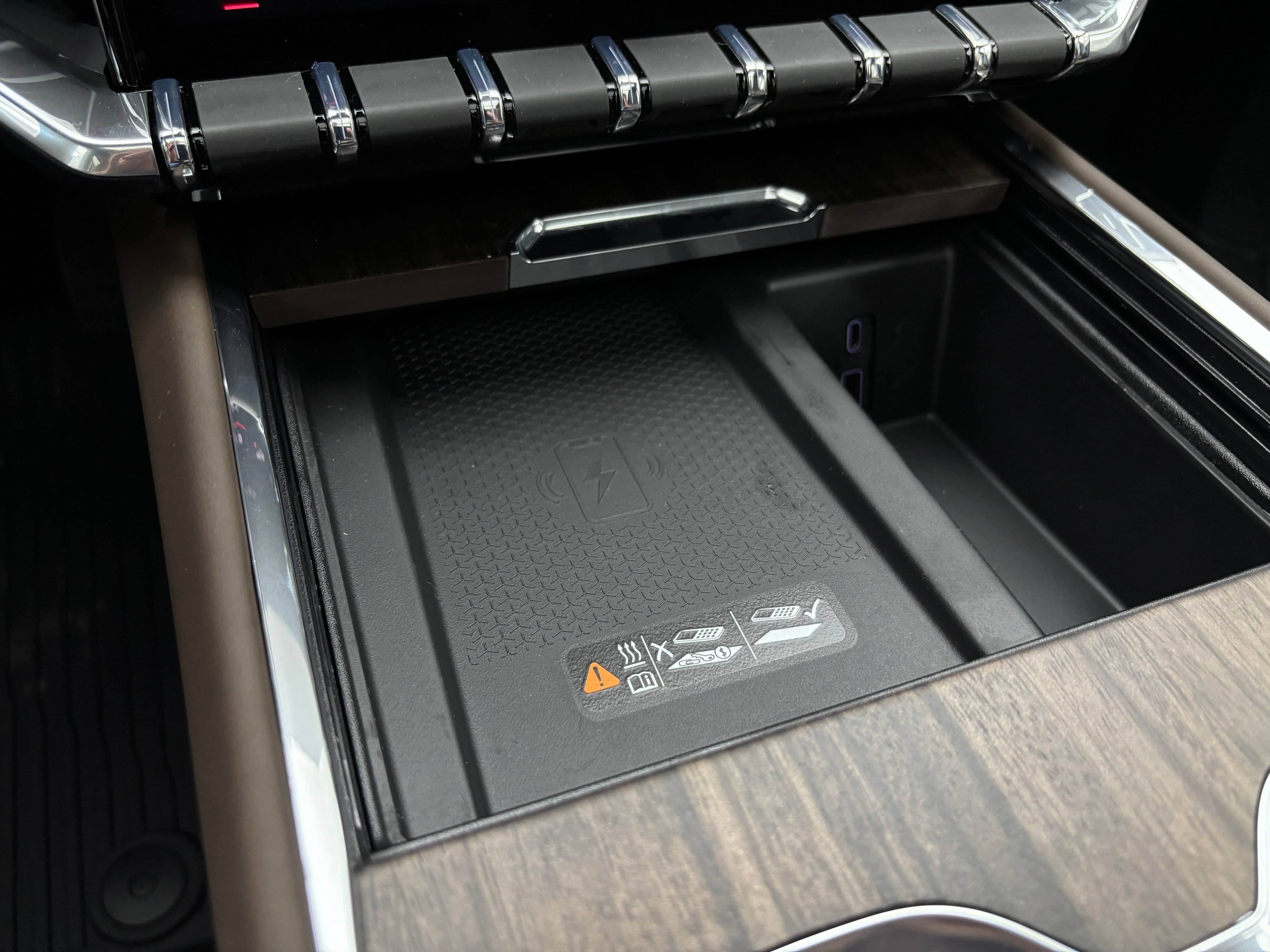 New 2026 GMC Acadia Denali Ultimate w/ LPO, Floor Liner Package AWD/4WD image 35