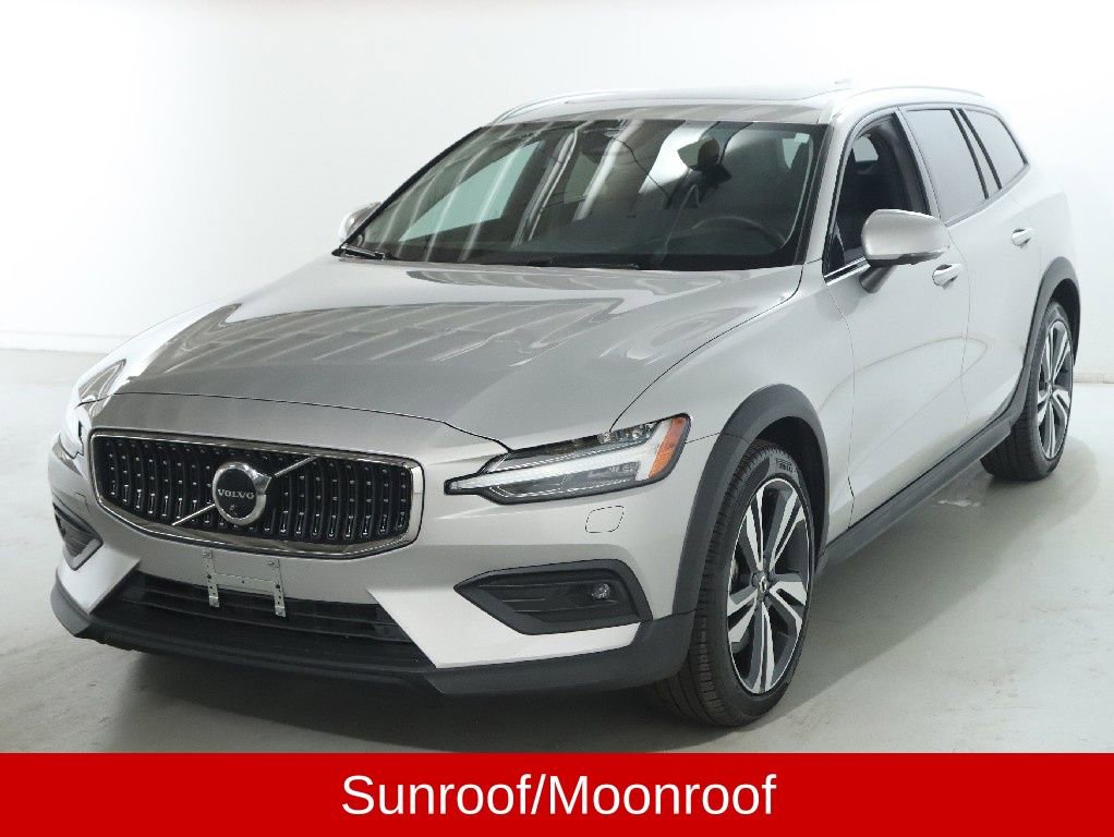 Used 2025 Volvo V60 B5 Cross Country Plus image 5