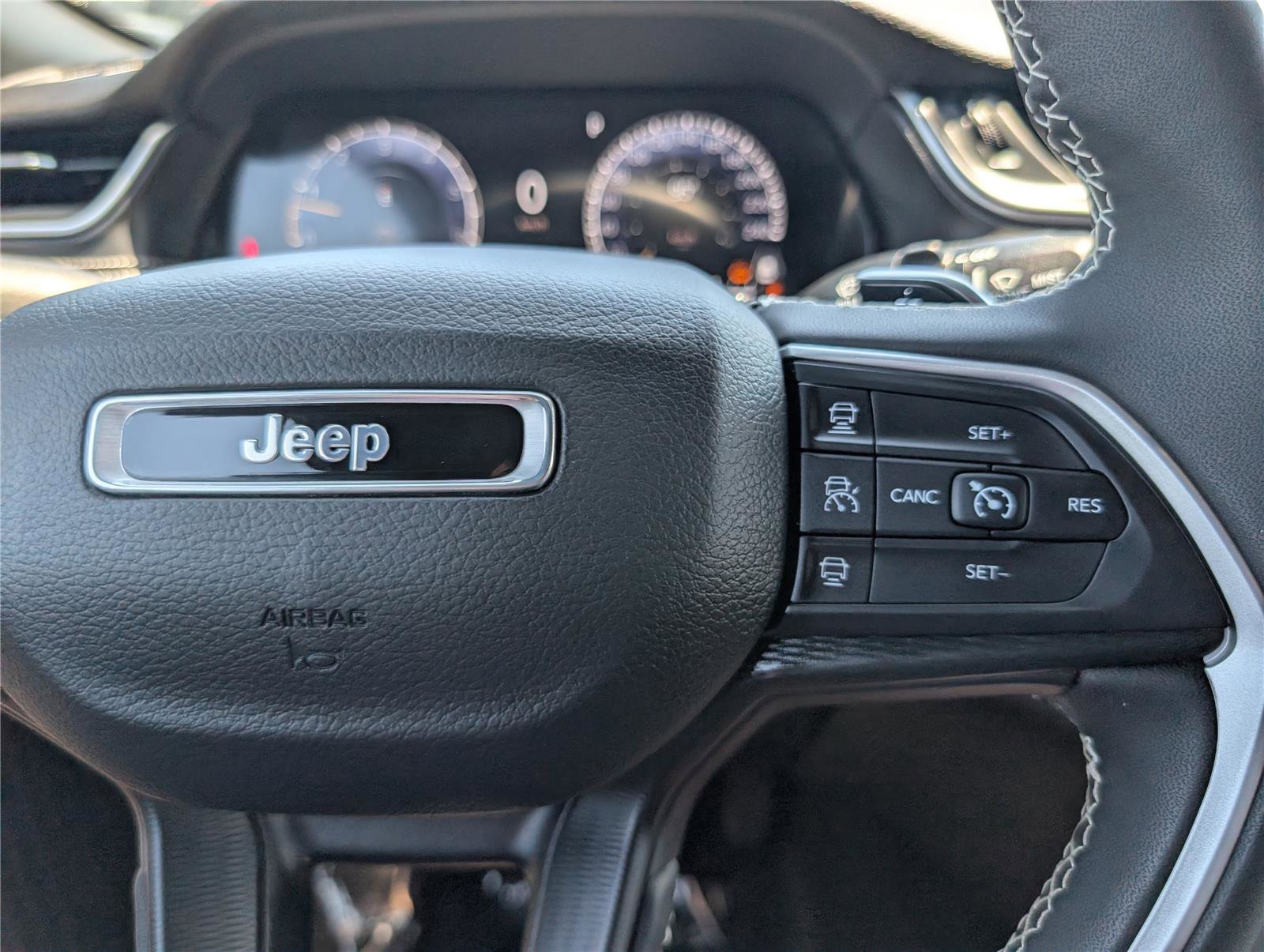 Used 2023 Jeep Grand Cherokee Altitude AWD/4WD image 24