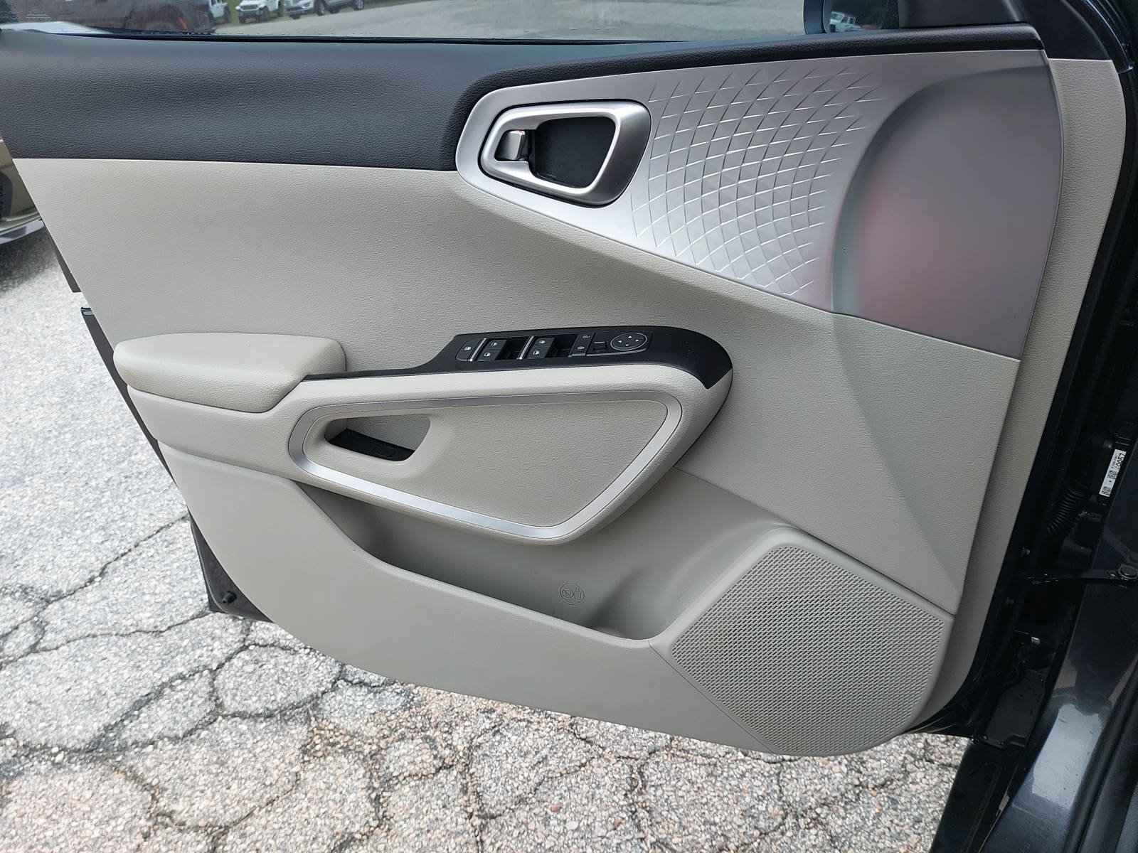 Used 2020 Kia Soul LX FWD image 26