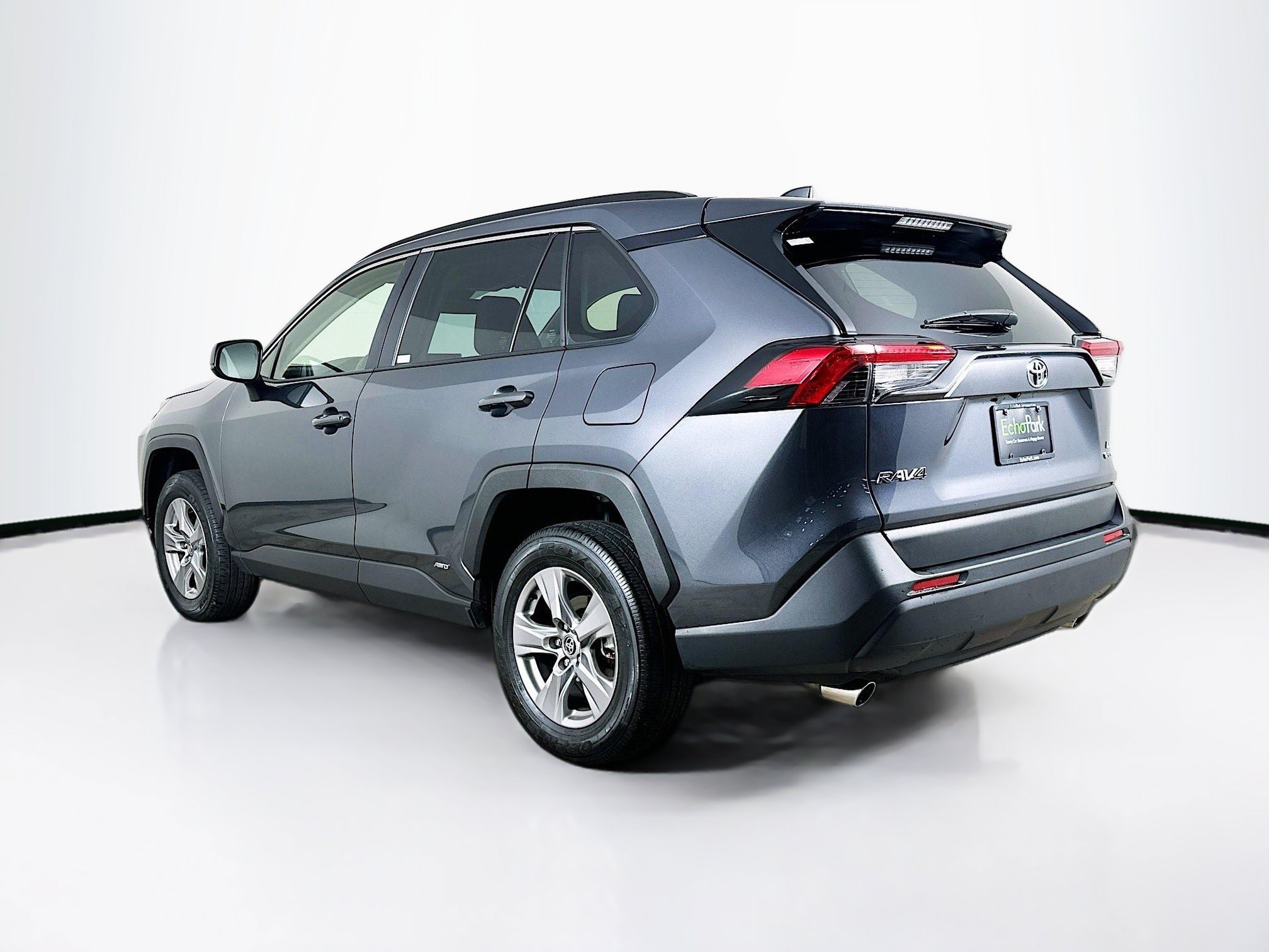 Used 2025 Toyota RAV4 LE AWD/4WD image 5