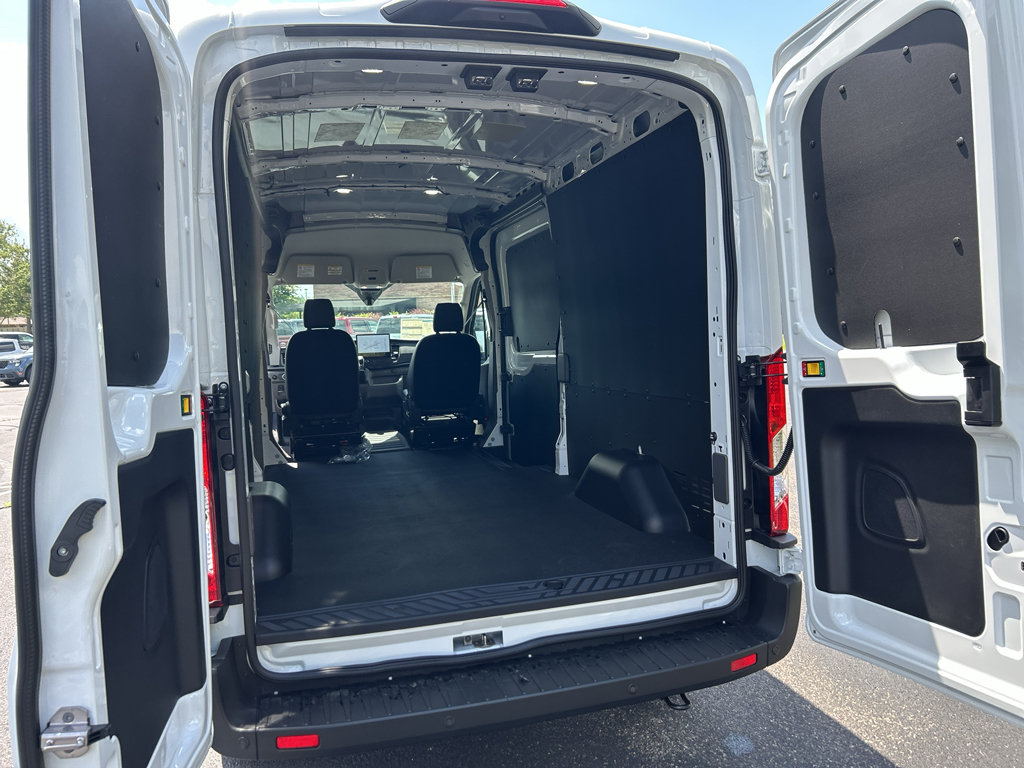 New 2026 Ford Transit 250 148 Medium Roof w/ Load Area Protection Package RWD image 20