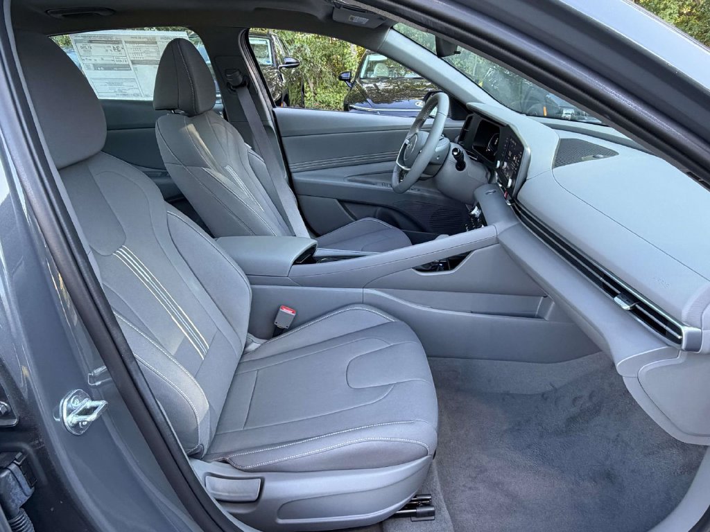 New 2026 Hyundai Elantra SEL Sport Premium FWD image 9