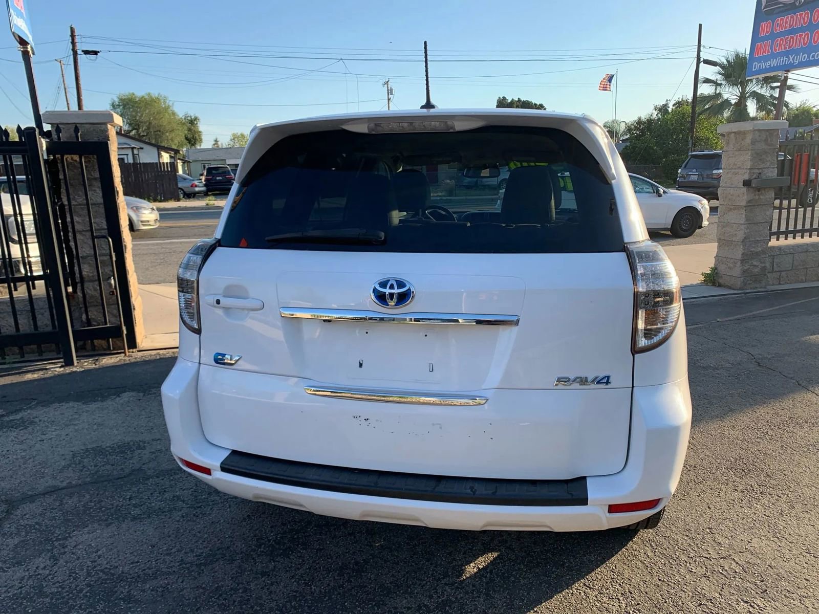 Used 2014 Toyota RAV4 EV FWD image 6