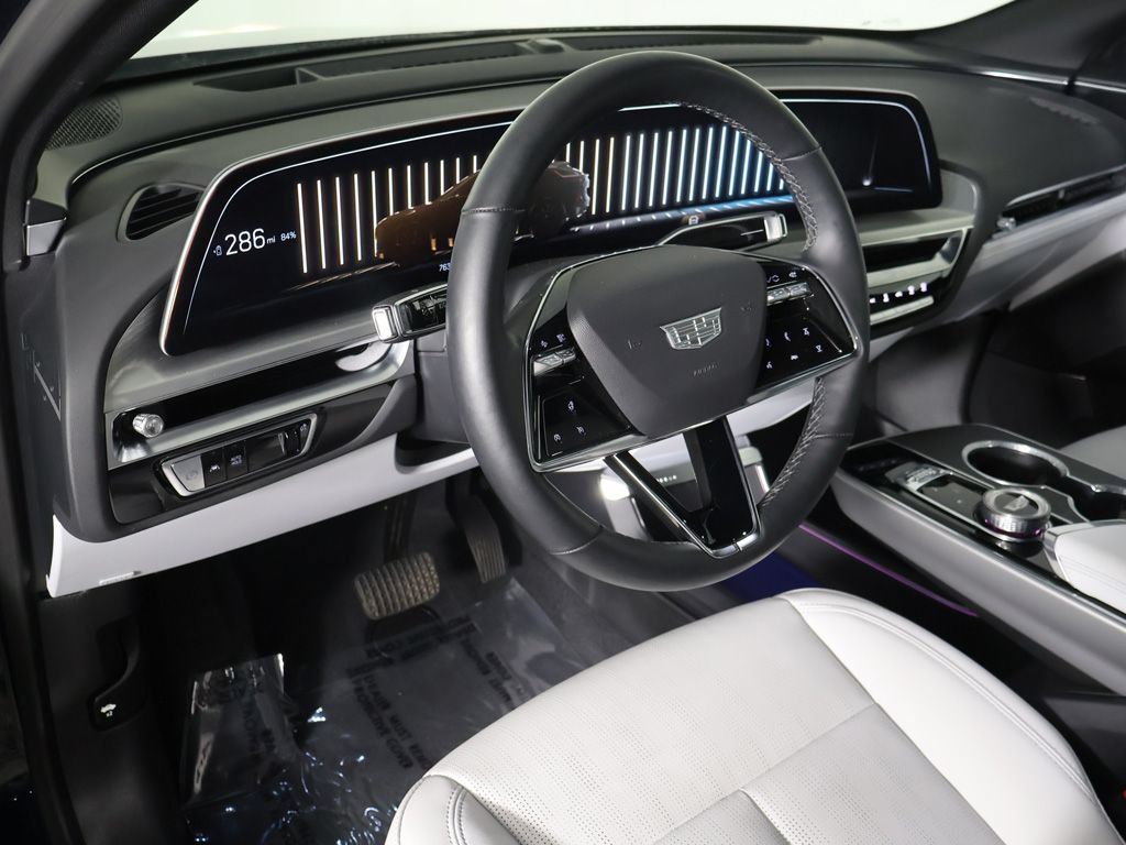 Used 2025 Cadillac Lyriq Luxury RWD image 30