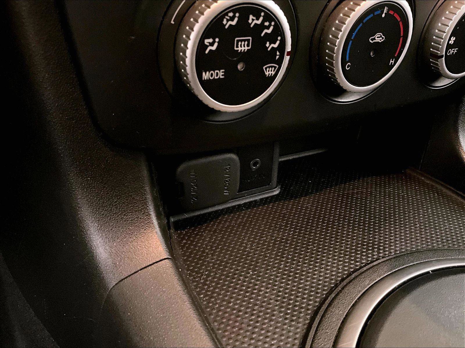 Used 2010 MAZDA MX-5 Miata Touring RWD image 29