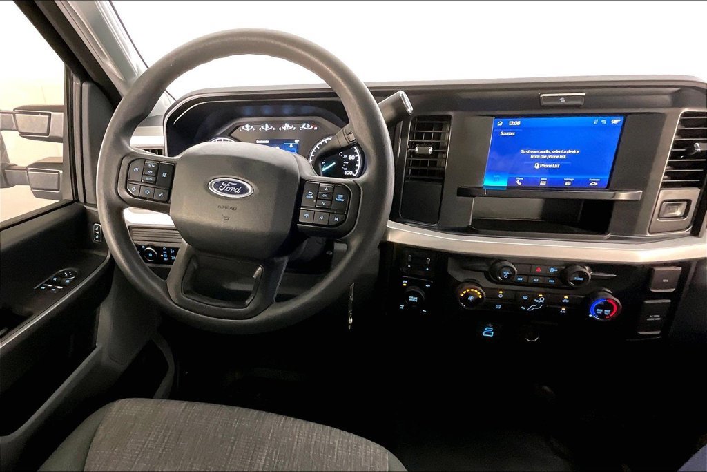 Used 2025 Ford F350 4x4 Regular Cab Super Duty image 6