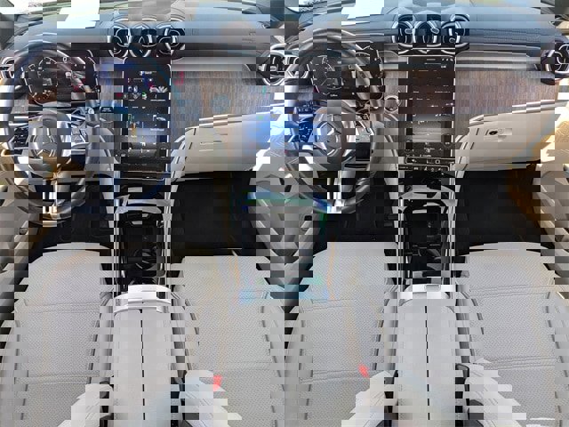 Used 2024 Mercedes-Benz GLC 300 4MATIC image 16