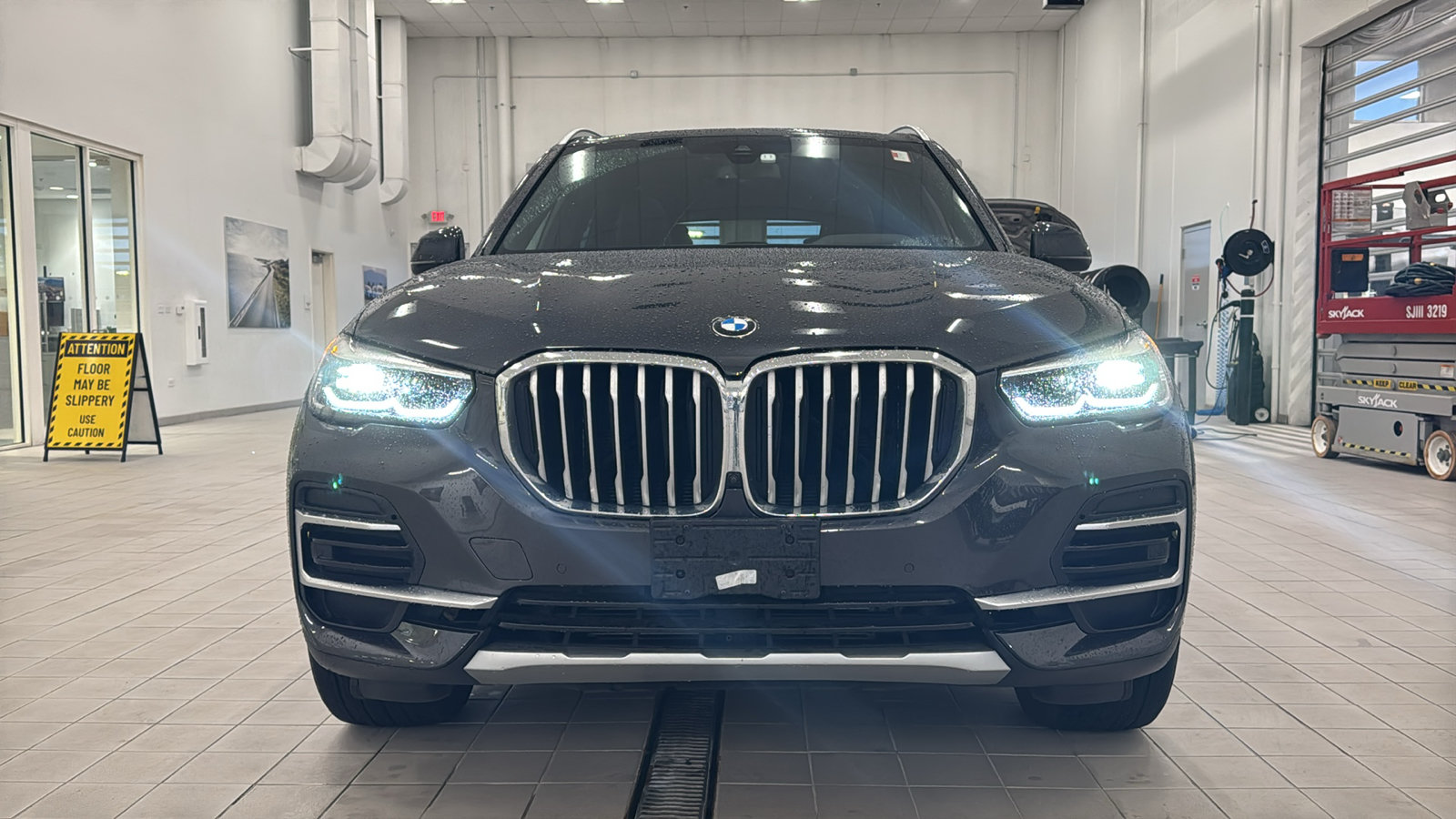 Used 2023 BMW X5 xDrive40i w/ Premium Package AWD/4WD image 10
