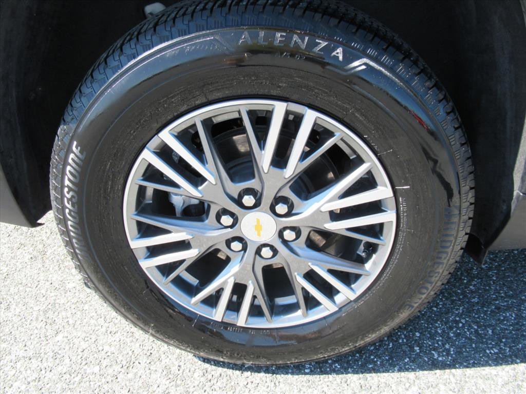 Used 2025 Chevrolet Traverse LT image 8