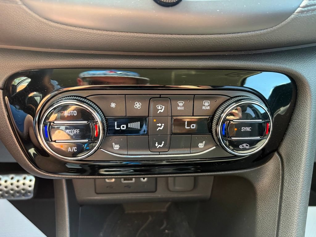 Used 2023 Buick Encore GX Select w/ Sport Touring Package FWD image 4
