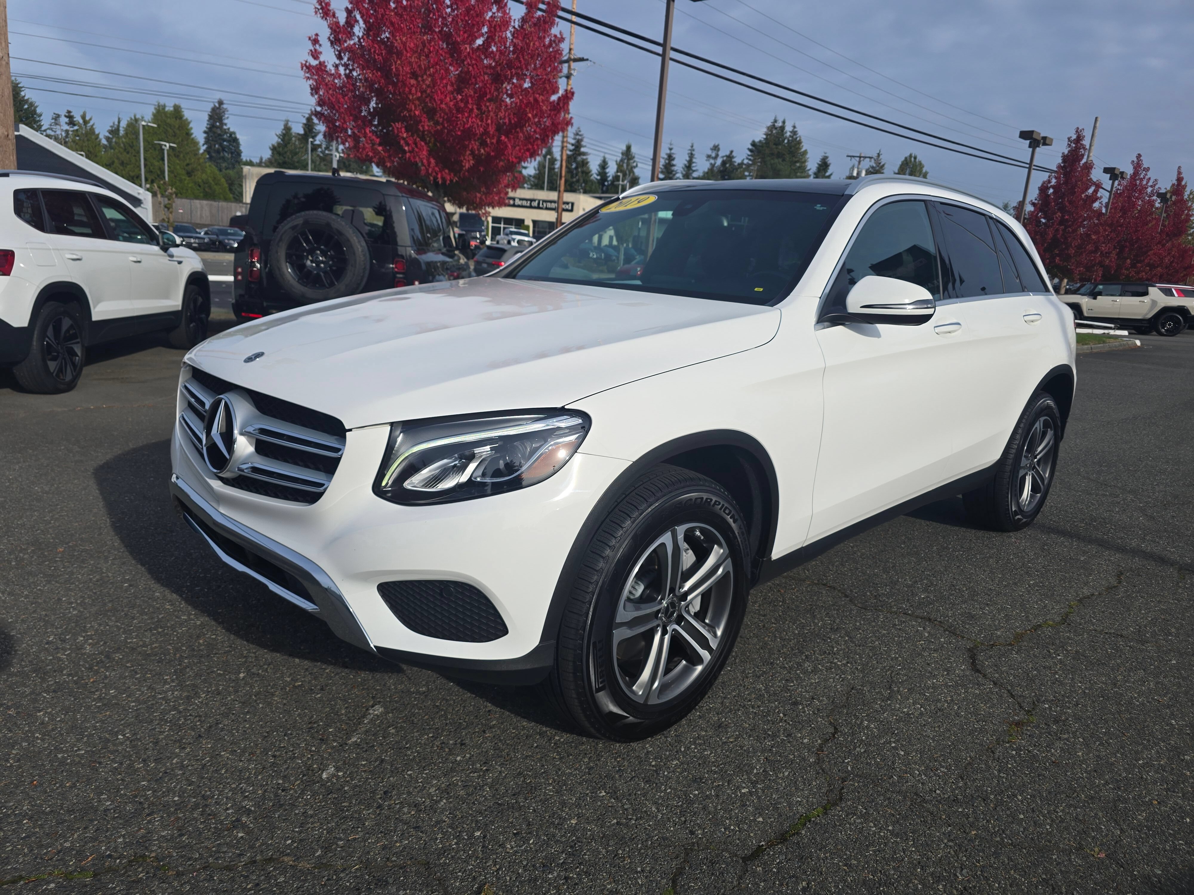 Used 2019 Mercedes-Benz GLC 300 4MATIC image 3