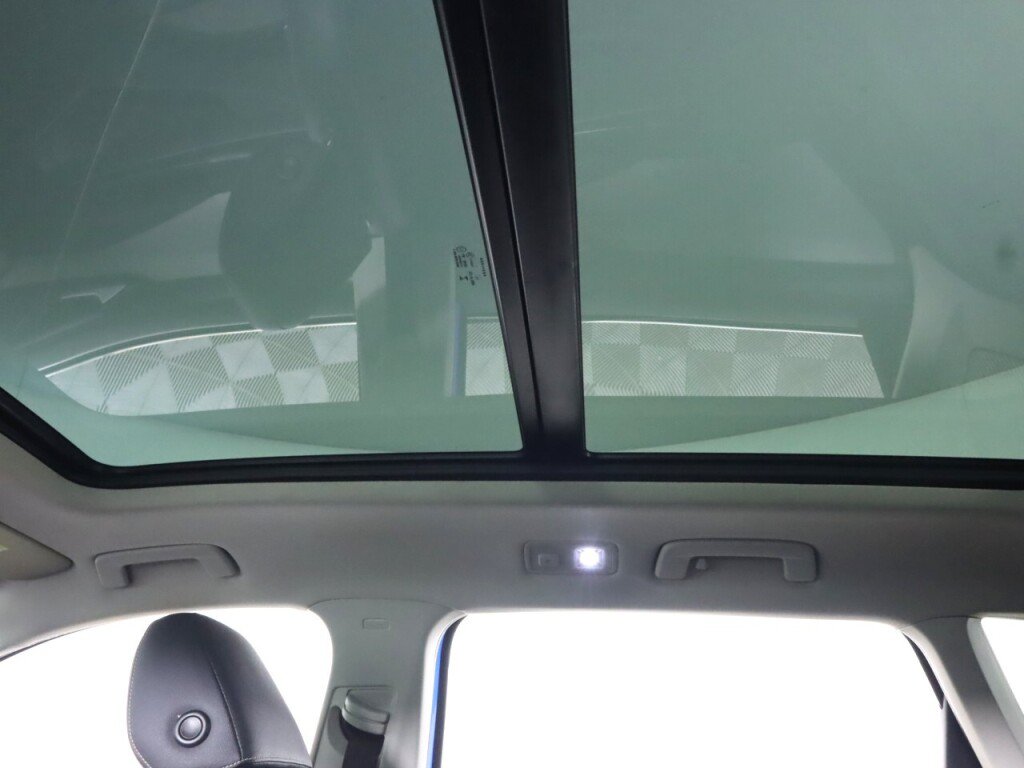 Used 2023 Volkswagen Taos SE w/ Panoramic Sunroof Package AWD/4WD image 29