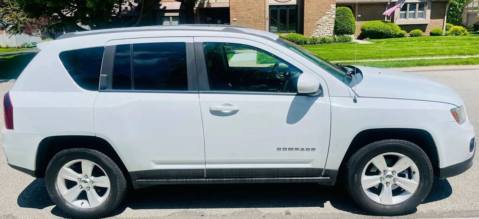 Used 2016 Jeep Compass Latitude AWD/4WD image 2
