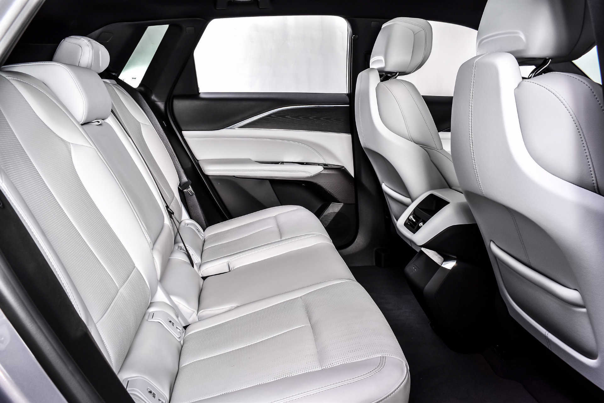 Used 2024 Cadillac Lyriq Luxury AWD/4WD image 17