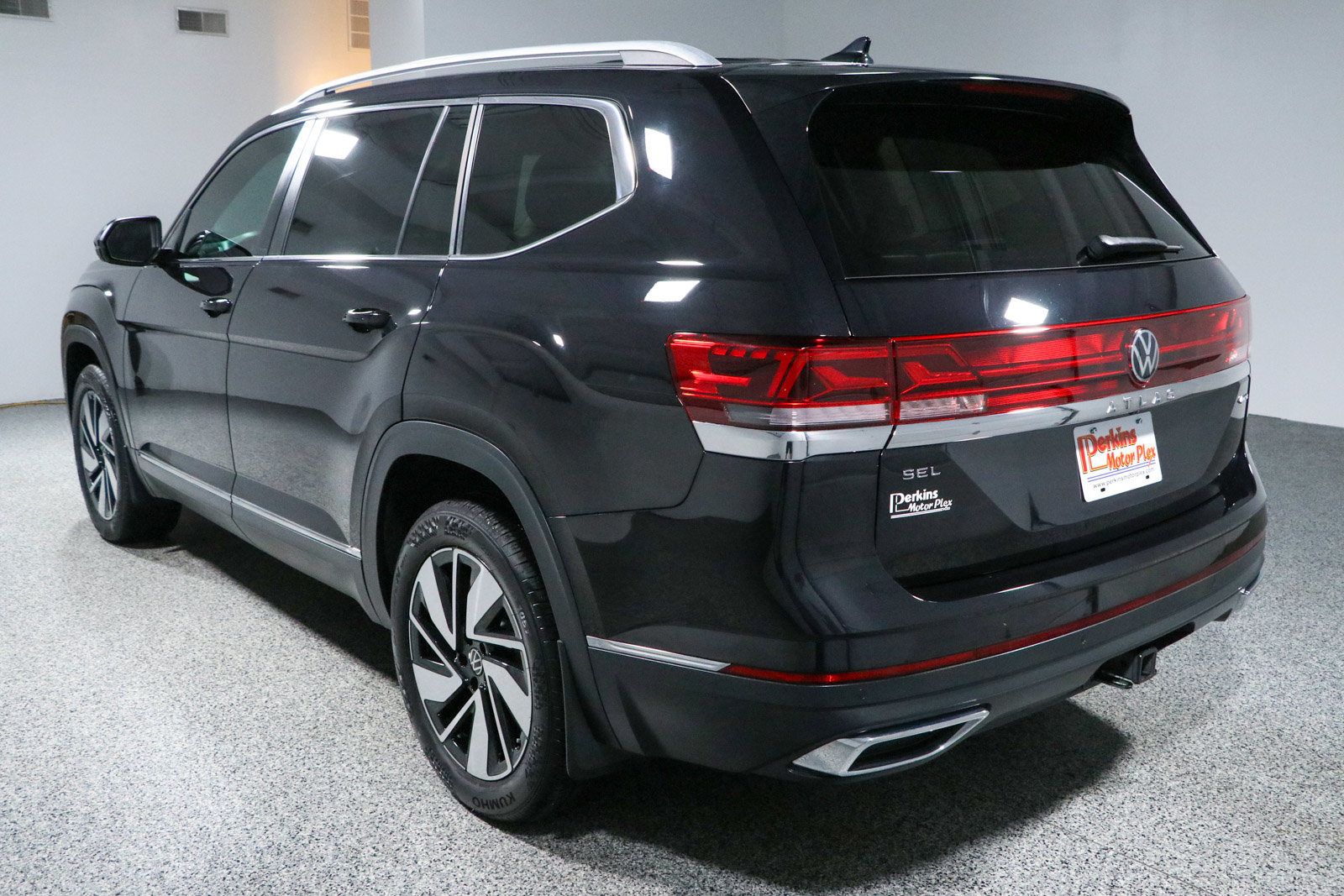 Used 2024 Volkswagen Atlas SEL AWD/4WD image 9