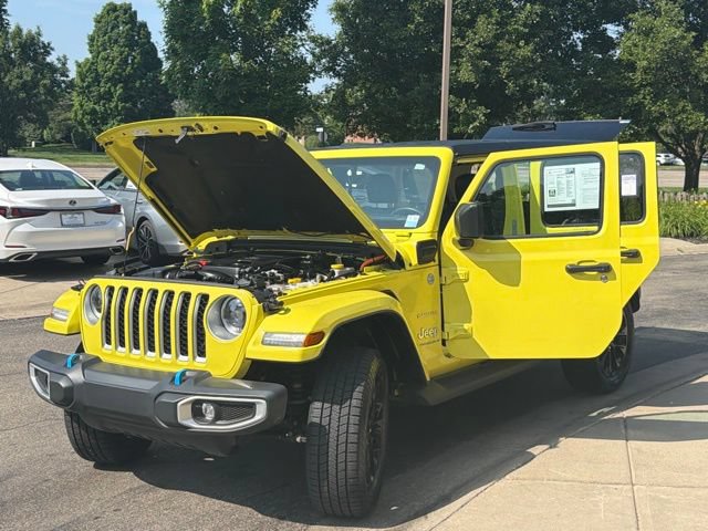 Used 2023 Jeep Wrangler Unlimited Sahara w/ Cold Weather Group AWD/4WD image 10