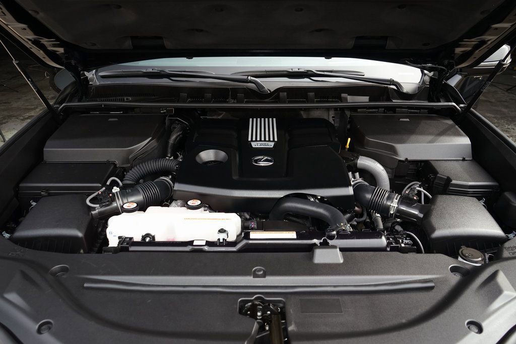 Used 2025 Lexus LX 600 4WD w/ Appearance Package image 37