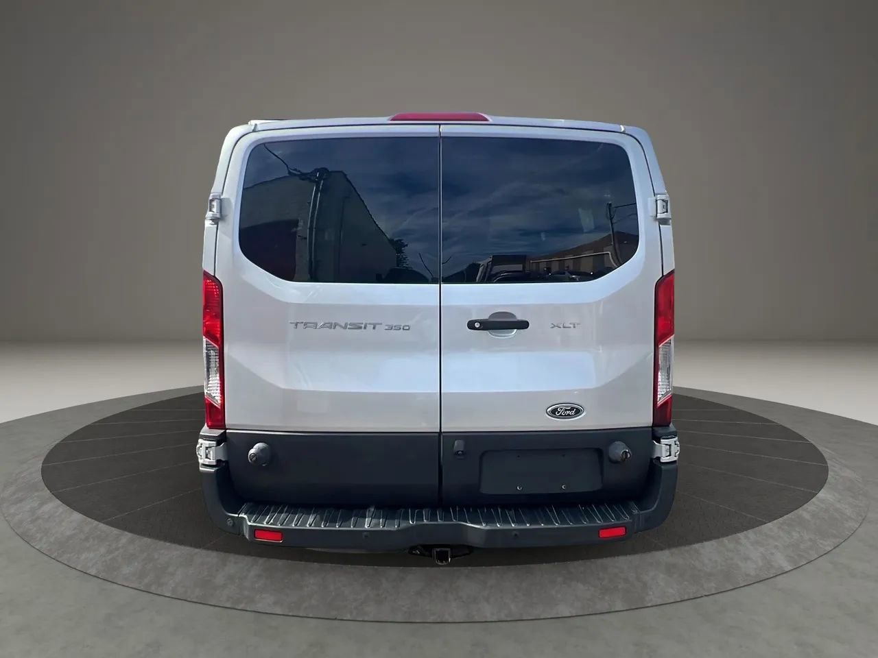 Used 2018 Ford Transit 350 XLT image 6