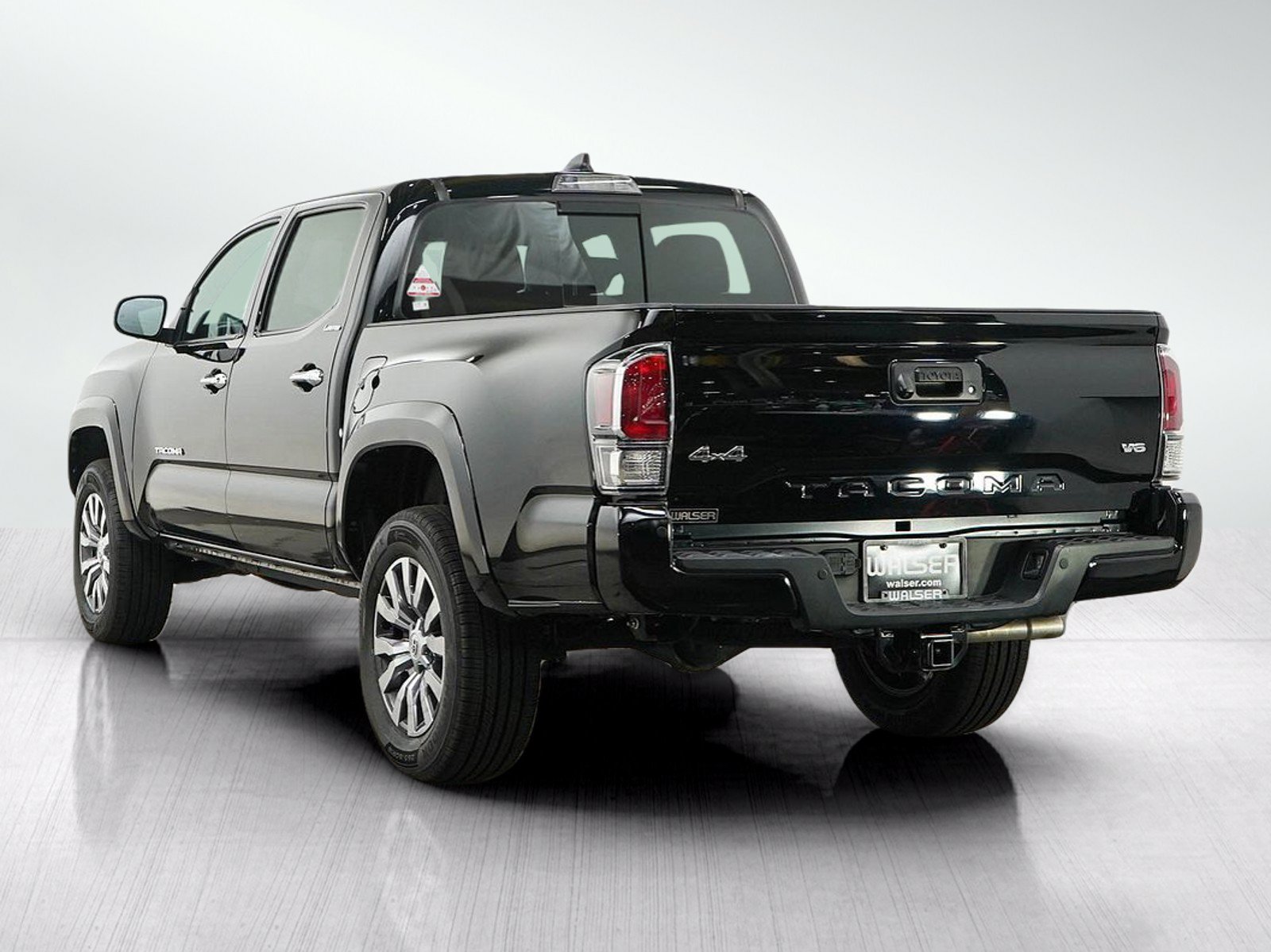 Used 2022 Toyota Tacoma Limited AWD/4WD image 3