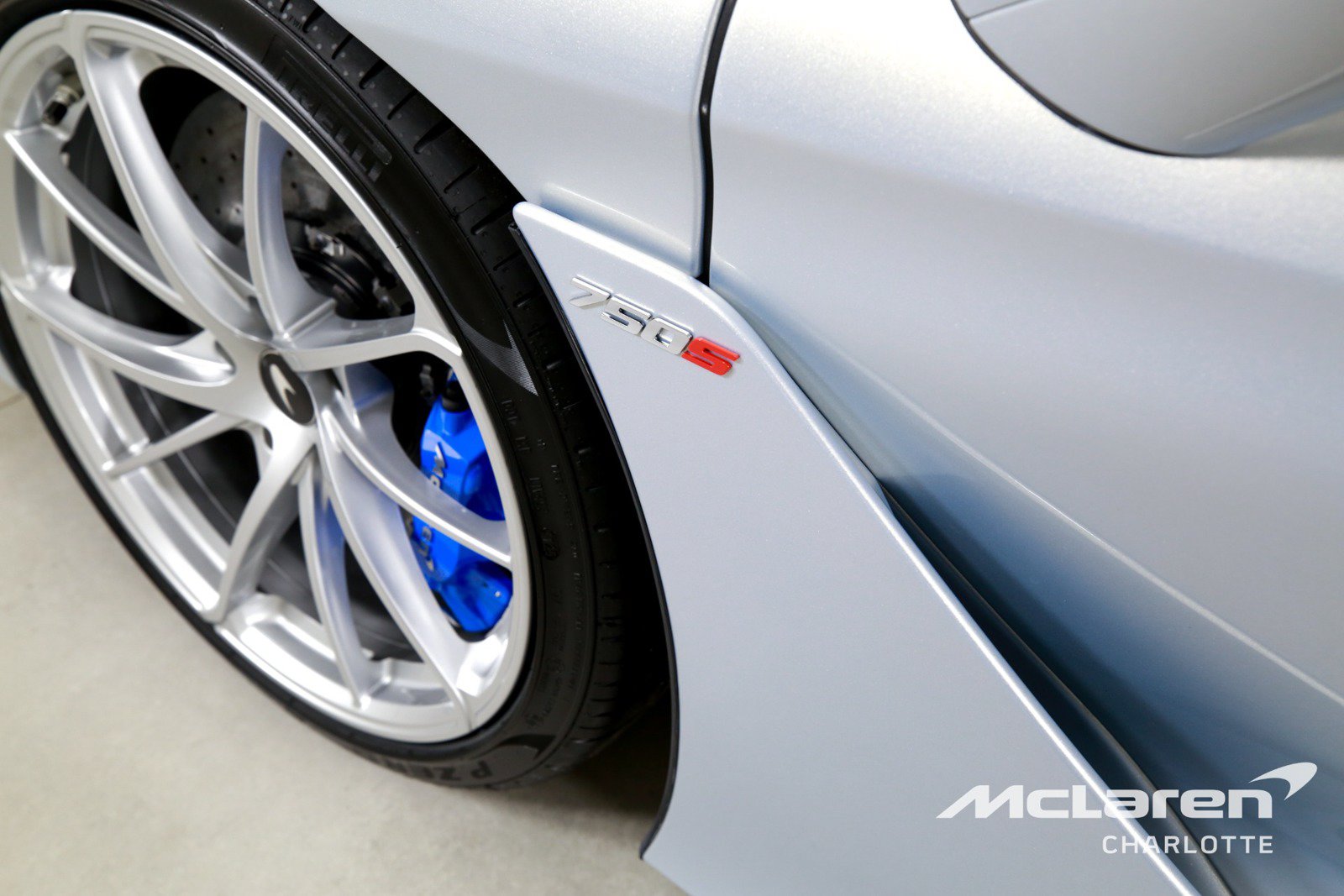 Used 2026 McLaren 750S Spider RWD image 33