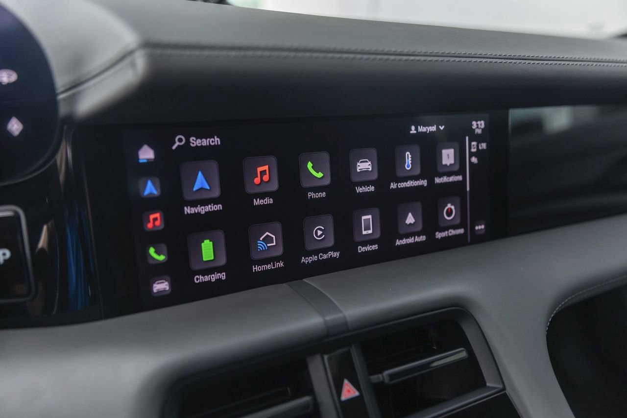 Used 2022 Porsche Taycan GTS AWD/4WD image 28