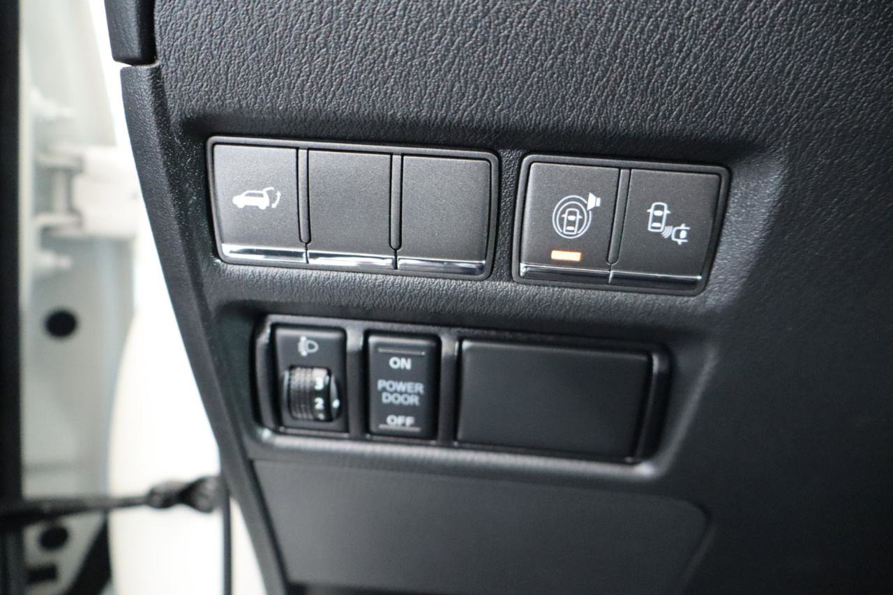 Used 2017 INFINITI QX80 4WD w/ Driver Assistance Package image 29