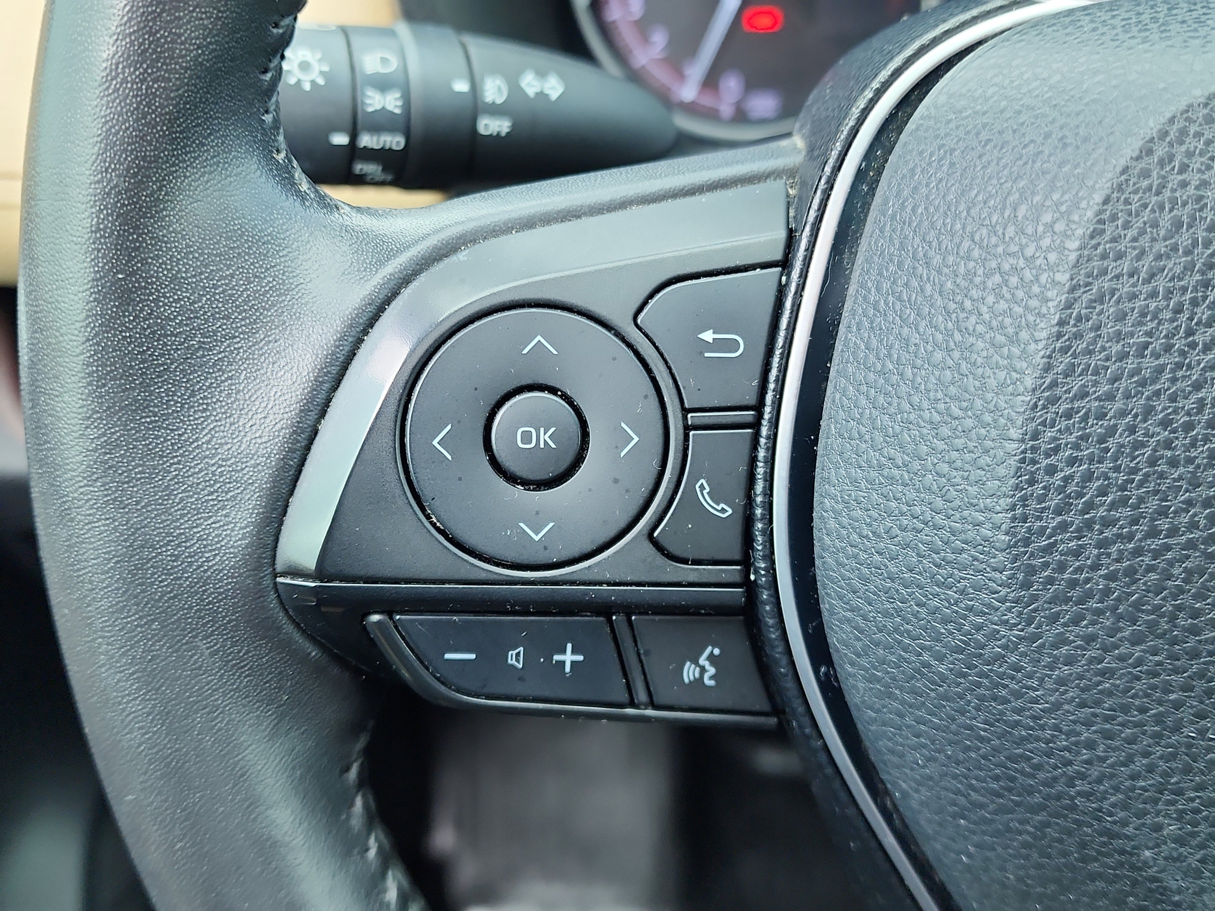 Used 2019 Toyota RAV4 Limited image 19