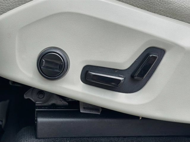 Used 2022 Volvo XC60 B5 Momentum w/ Protection Package Premier FWD image 24
