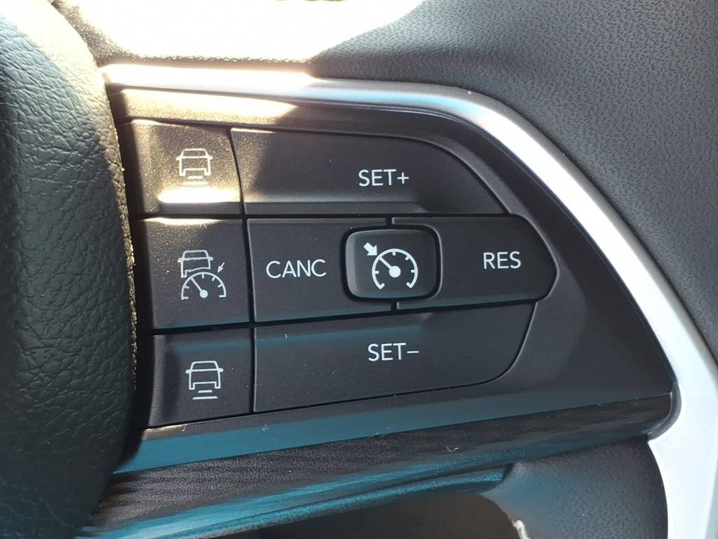 Certified 2024 Jeep Grand Cherokee Altitude RWD image 10