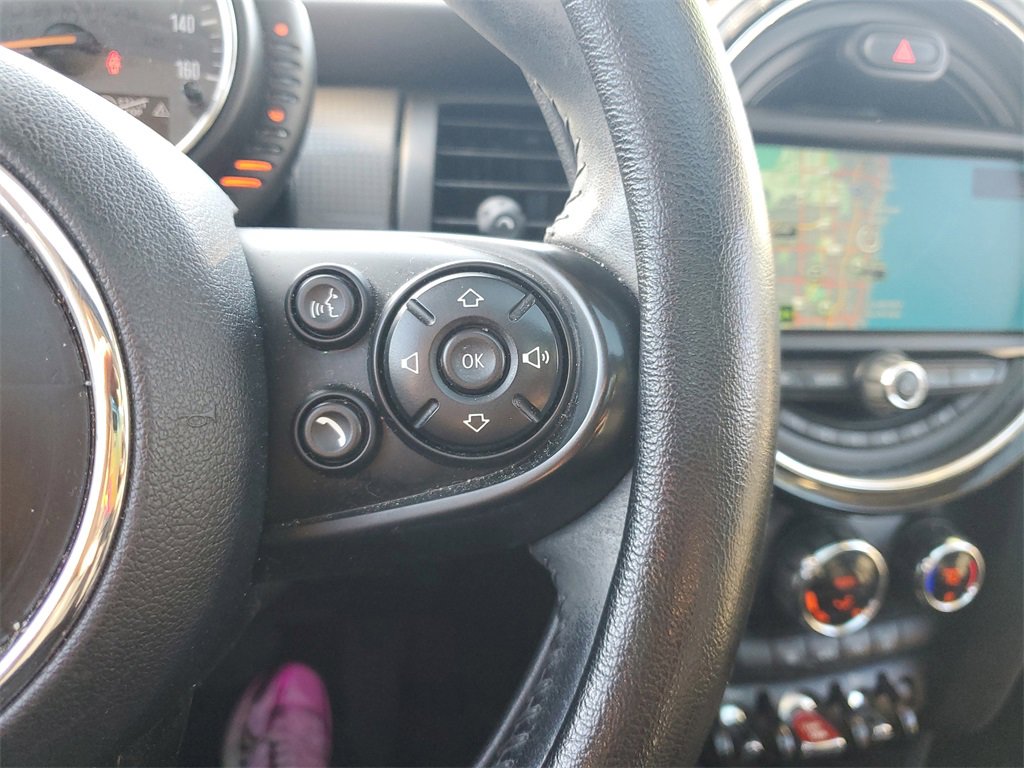 Used 2017 MINI Cooper 4-Door Hardtop image 21