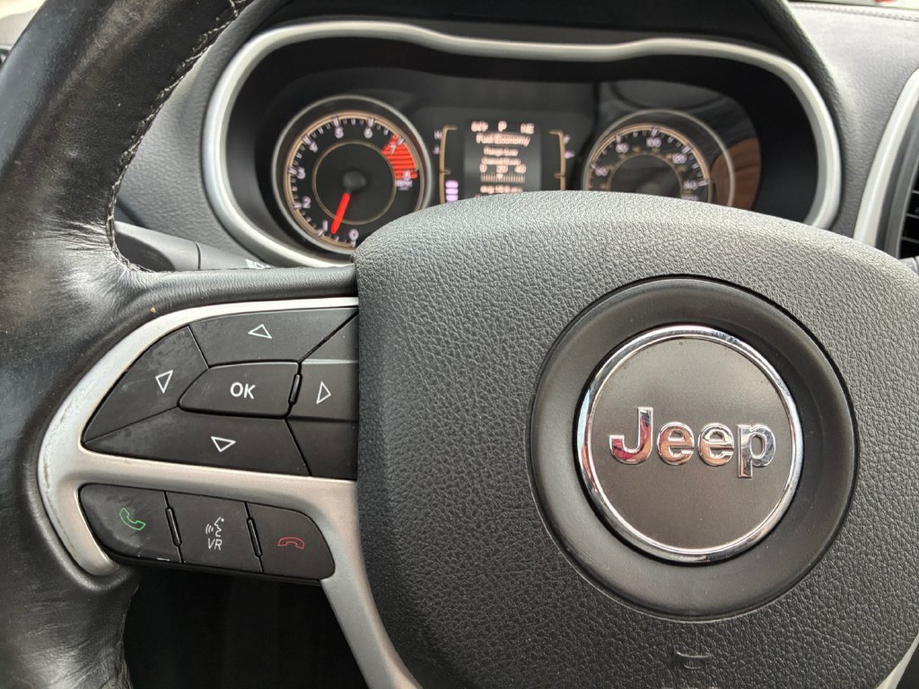Used 2016 Jeep Cherokee Latitude w/ Comfort/Convenience Group FWD image 11