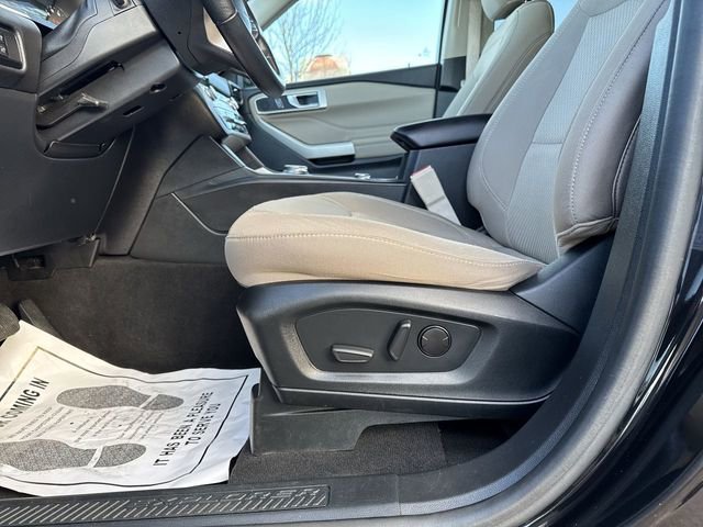 Used 2023 Ford Explorer XLT image 14