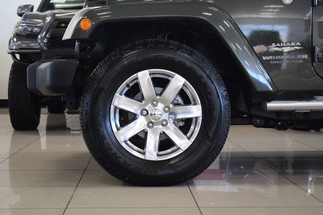 Used 2015 Jeep Wrangler Unlimited Sahara w/ Dual Top Group AWD/4WD image 22