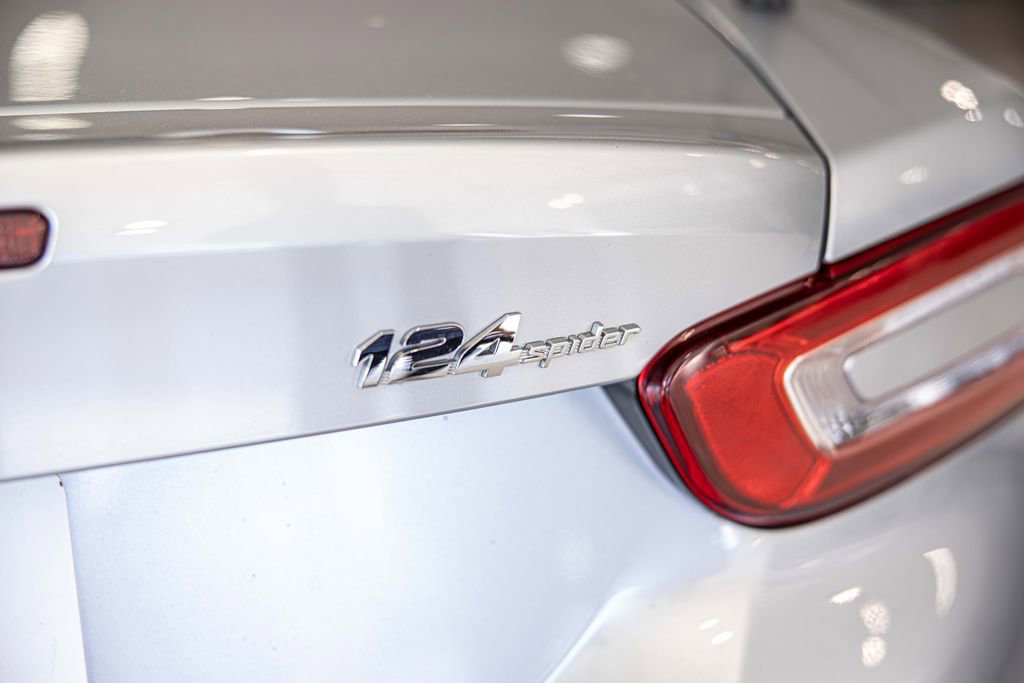 Used 2018 FIAT 124 Spider Lusso w/ Convenience Group RWD image 15