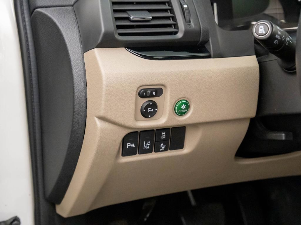 Used 2016 Honda Pilot Touring image 21