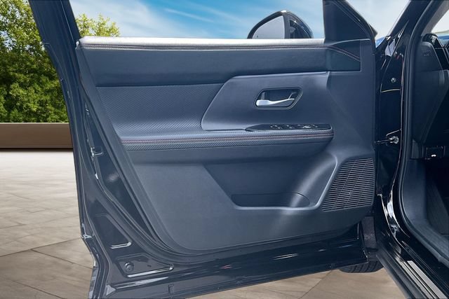 Certified 2025 Nissan Kicks SR AWD/4WD image 19
