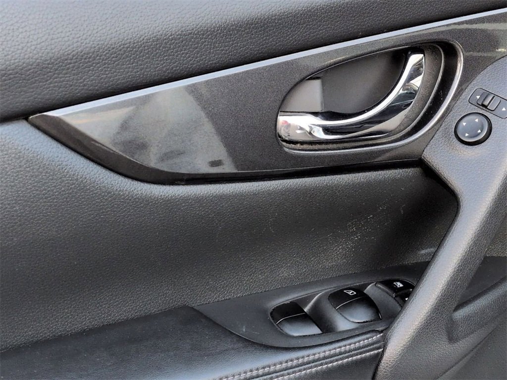 Used 2017 Nissan Rogue S image 21