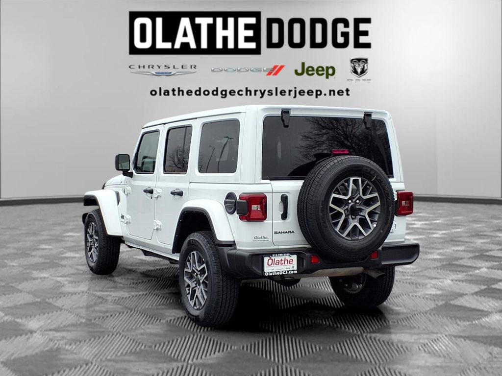 Used 2025 Jeep Wrangler Sahara image 3