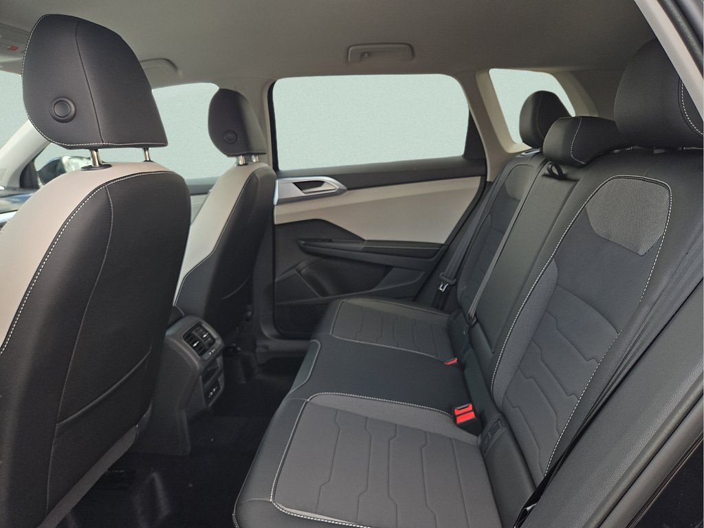 New 2026 Volkswagen Taos SE FWD image 11