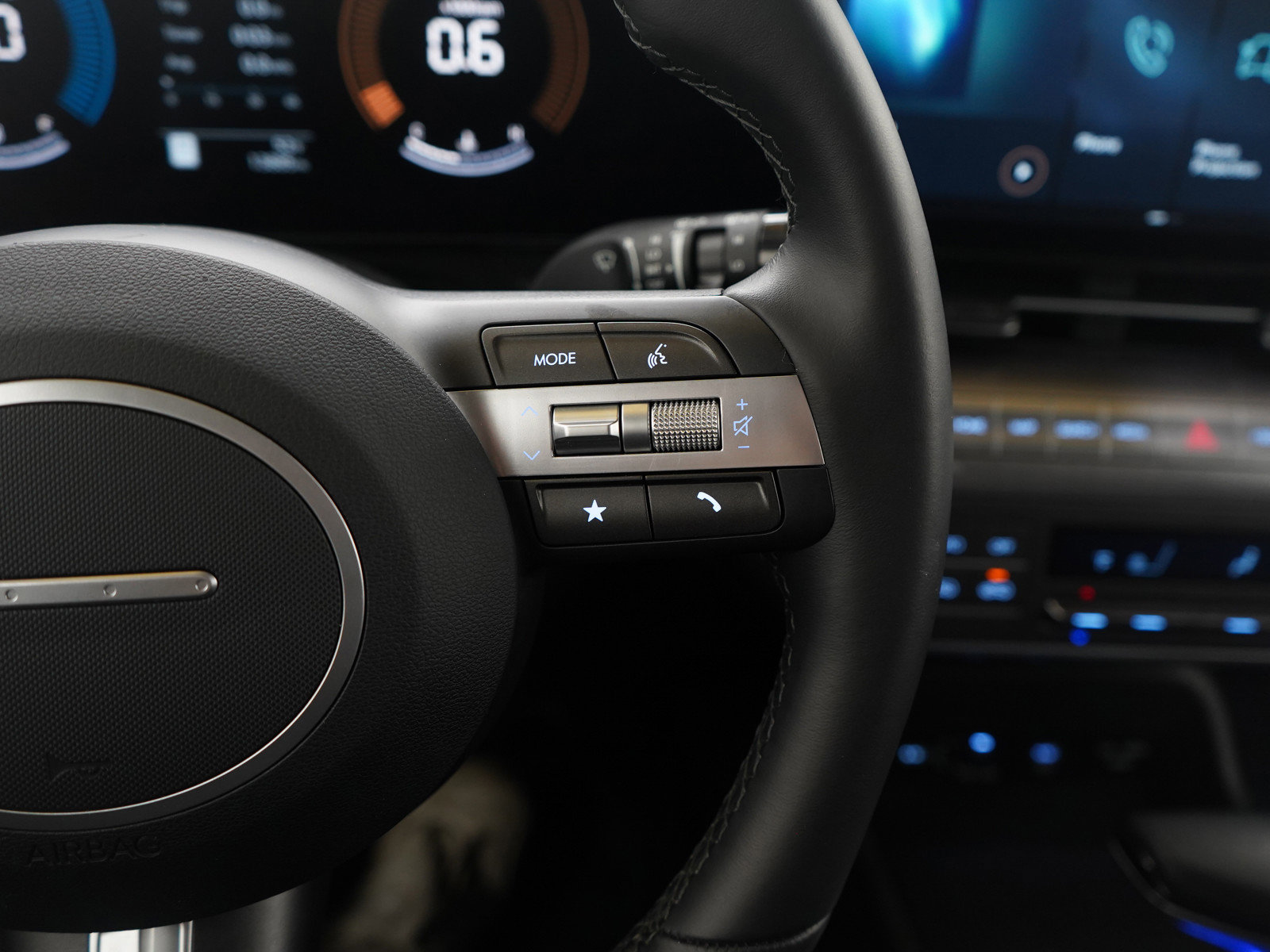 Used 2025 Hyundai Kona SEL image 26