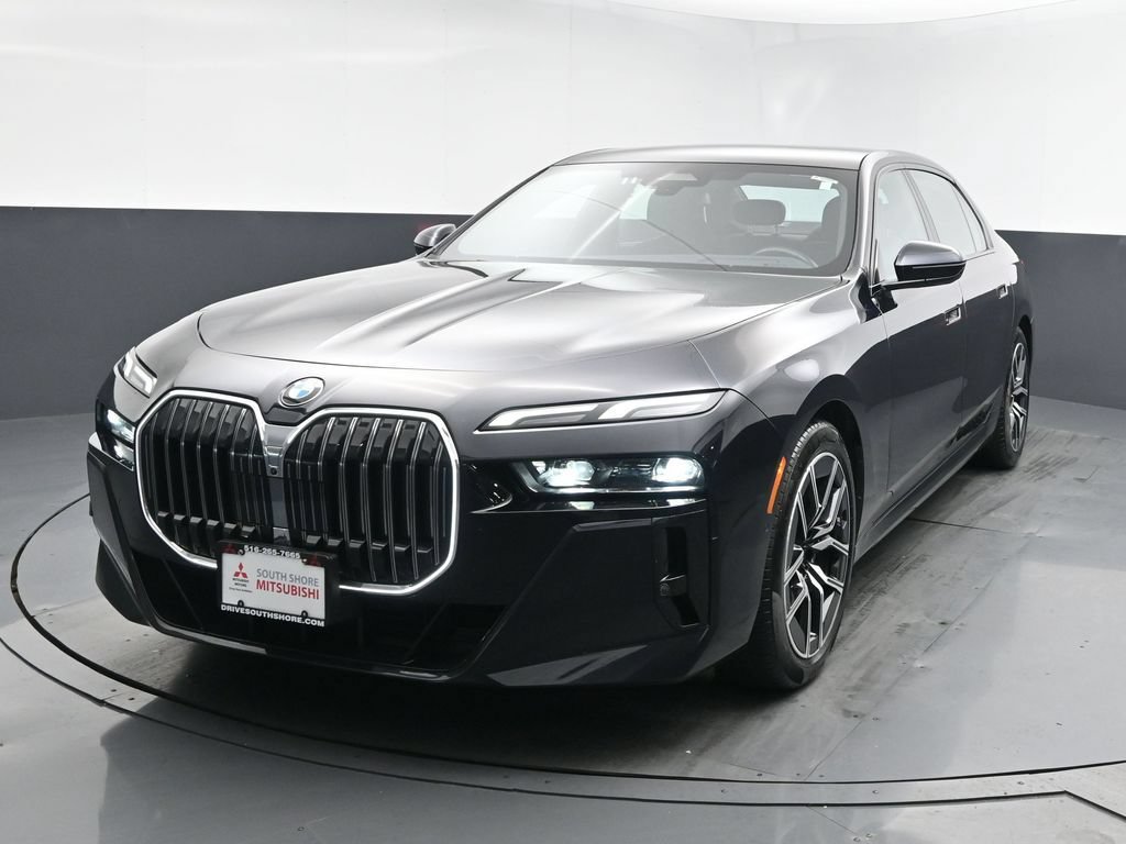 Used 2025 BMW 740i xDrive AWD/4WD image 27